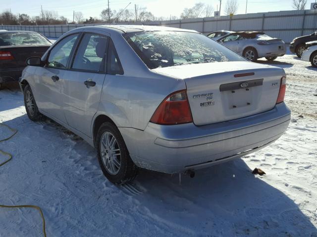 1FAHP34N36W222839 - 2006 FORD FOCUS ZX4 SILVER photo 3