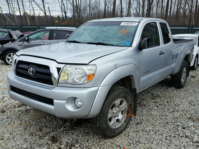 5TEUU42N56Z199982 - 2006 TOYOTA TACOMA ACC SILVER photo 2