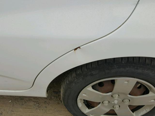 KL1TD66E59B673138 - 2009 CHEVROLET AVEO LS WHITE photo 9