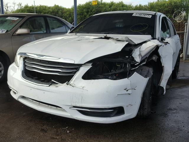 1C3CCBAB4DN704778 - 2013 CHRYSLER 200 LX WHITE photo 2