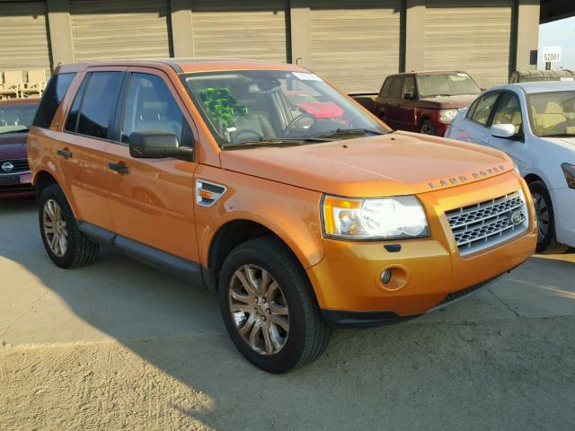 SALFS24N88H023568 - 2008 LAND ROVER LR2 SE TEC ORANGE photo 1