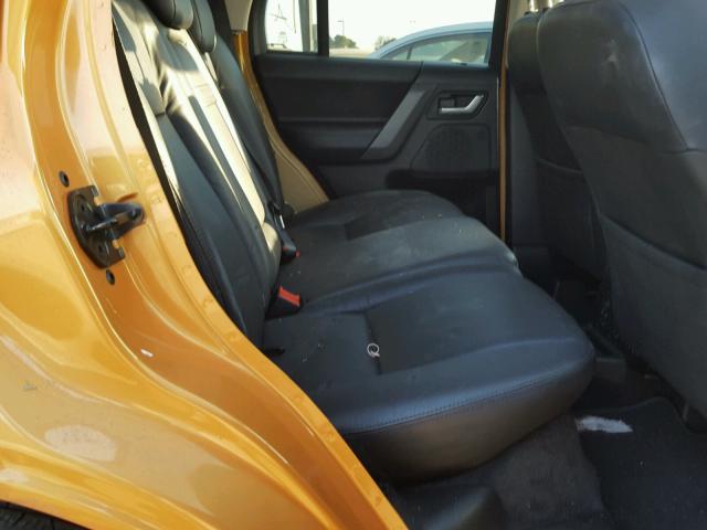 SALFS24N88H023568 - 2008 LAND ROVER LR2 SE TEC ORANGE photo 6