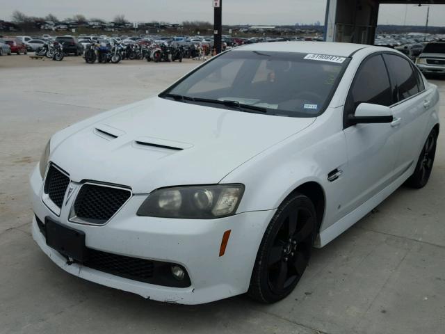 6G2ER57728L122548 - 2008 PONTIAC G8 WHITE photo 2