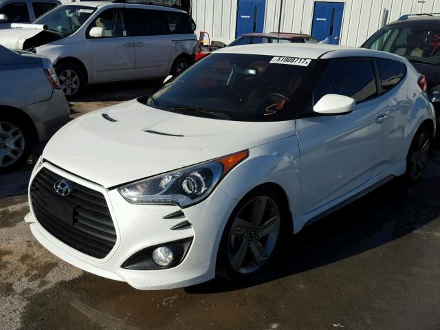 KMHTC6AE6FU230642 - 2015 HYUNDAI VELOSTER T WHITE photo 2