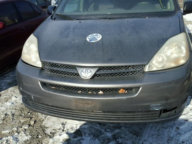 5TDZA23C35S225751 - 2005 TOYOTA SIENNA CE SILVER photo 9