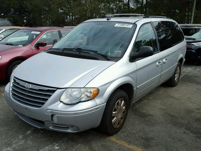 2C8GP64L25R365275 - 2005 CHRYSLER TOWN & COU SILVER photo 2