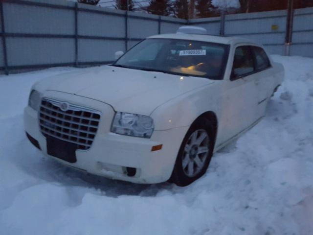 2C3LA43R57H860076 - 2007 CHRYSLER 300 WHITE photo 2