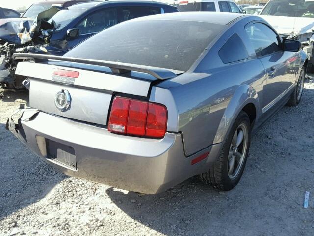 1ZVFT80N065110941 - 2006 FORD MUSTANG GRAY photo 4