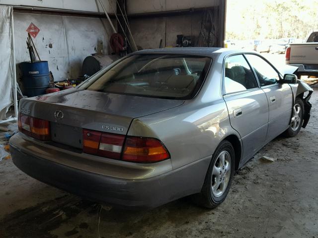 JT8BF28G6W5030781 - 1998 LEXUS ES 300 GRAY photo 4