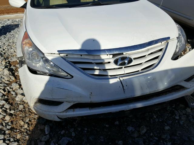 5NPEB4AC3BH211697 - 2011 HYUNDAI SONATA GLS WHITE photo 9