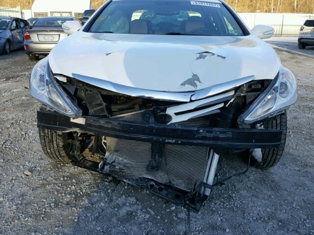 5NPEB4AC8EH842045 - 2014 HYUNDAI SONATA GLS WHITE photo 9