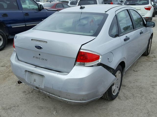 1FAHP34N08W127397 - 2008 FORD FOCUS S/SE SILVER photo 4