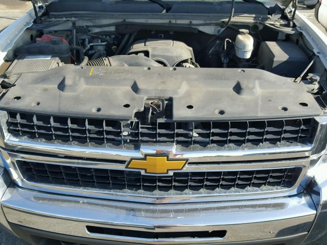 1GBHC24K58E193587 - 2008 CHEVROLET SILVERADO WHITE photo 7