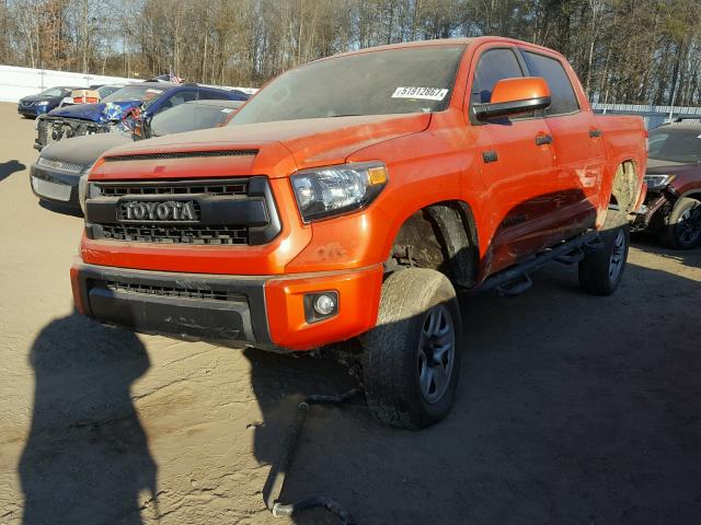 5TFDW5F18FX468698 - 2015 TOYOTA TUNDRA CRE ORANGE photo 2