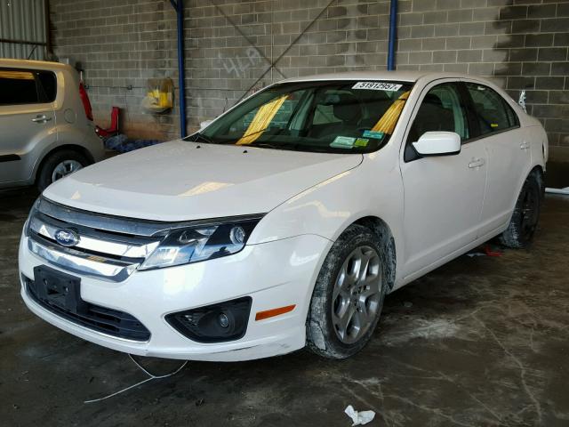 3FAHP0HA2AR375505 - 2010 FORD FUSION SE WHITE photo 2