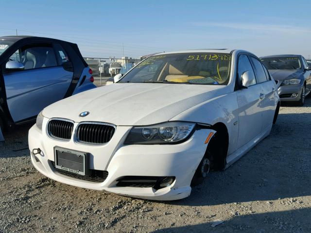 WBAPH53589A435624 - 2009 BMW 328 I SULE WHITE photo 2