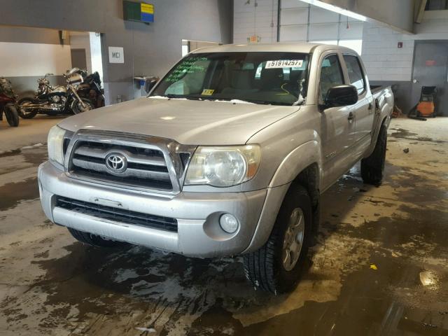 3TMLU4EN0AM050182 - 2010 TOYOTA TACOMA DOU SILVER photo 2