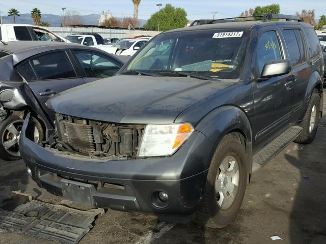 5N1AR18U85C766678 - 2005 NISSAN PATHFINDER GRAY photo 2