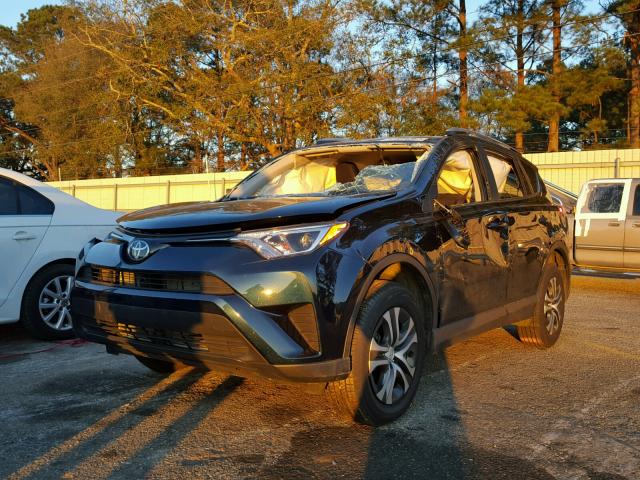 JTMZFREV2HJ138059 - 2017 TOYOTA RAV4 LE GREEN photo 2