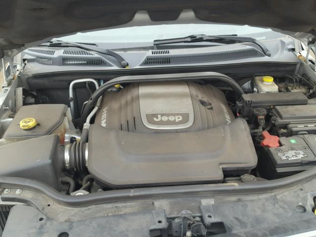 1J8HG58206C288734 - 2006 JEEP COMMANDER SILVER photo 7