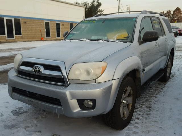 JTEBU14R060096907 - 2006 TOYOTA 4RUNNER SR SILVER photo 2