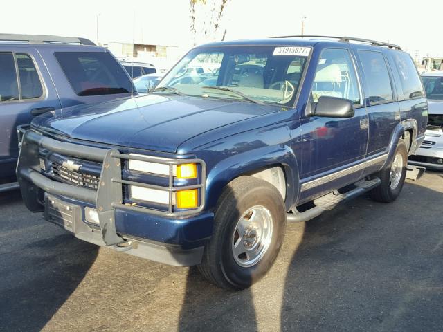 1GNEK13R7YR139248 - 2000 CHEVROLET TAHOE K150 BLUE photo 2