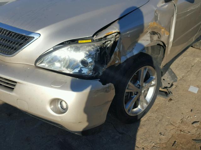 JTJHW31U272017754 - 2007 LEXUS RX 400H GOLD photo 9