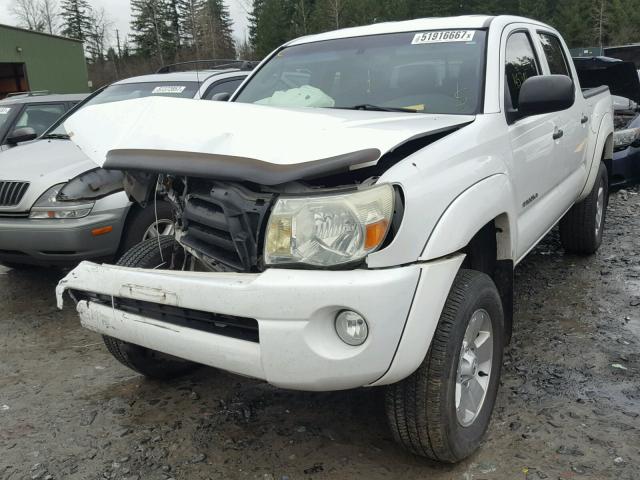 5TELU42N15Z003207 - 2005 TOYOTA TACOMA DOU WHITE photo 2