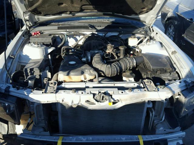 1ZVFT80N955110757 - 2005 FORD MUSTANG SILVER photo 7