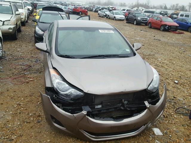 5NPDH4AE3DH160572 - 2013 HYUNDAI ELANTRA GL BROWN photo 9