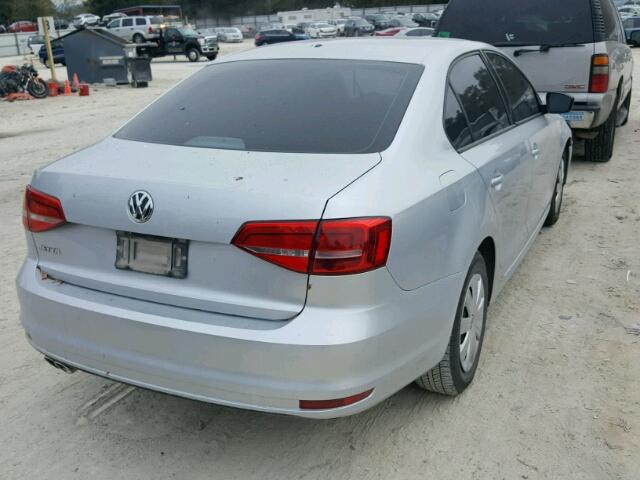 3VW1K7AJ8FM341485 - 2015 VOLKSWAGEN JETTA BASE 银色 照片 4