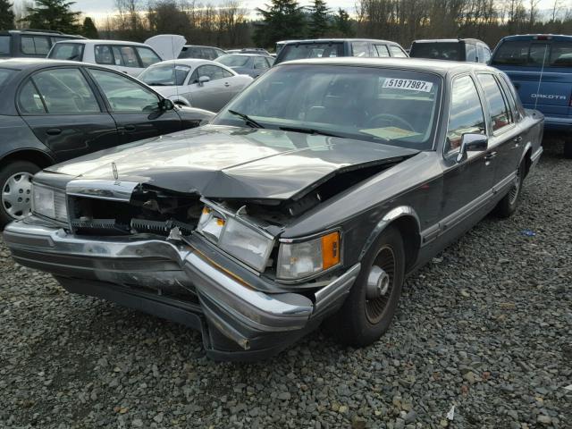 1LNLM81F0LY736635 - 1990 LINCOLN TOWN CAR GRAY photo 2