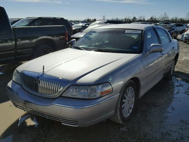 1LNHM81W25Y645925 - 2005 LINCOLN TOWN CAR S GRAY photo 2