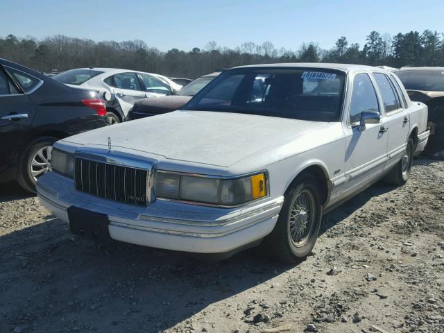 1LNLM81W4NY759273 - 1992 LINCOLN TOWN CAR E WHITE photo 2