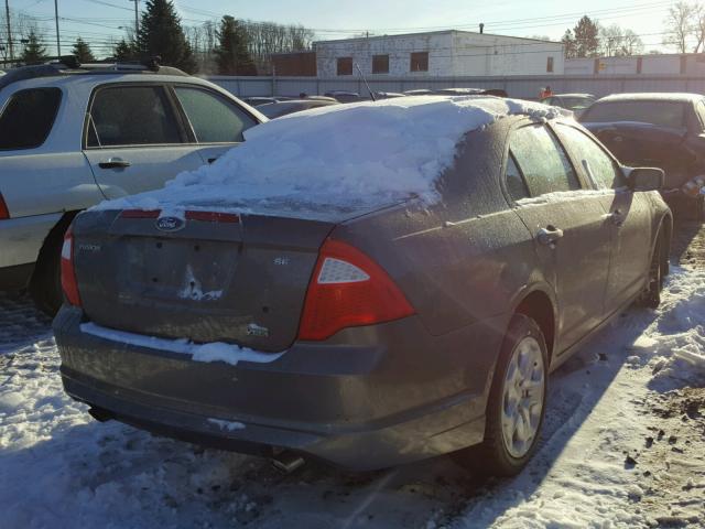 3FAHP0HG3AR423811 - 2010 FORD FUSION SE GRAY photo 4