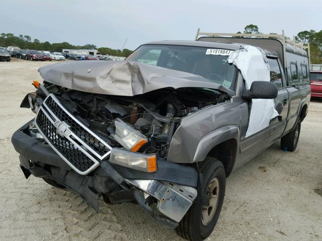 1GCHC23U86F203986 - 2006 CHEVROLET SILVERADO BROWN photo 2