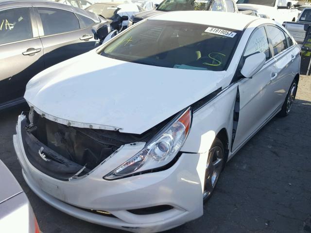 5NPEB4AC1BH162841 - 2011 HYUNDAI SONATA GLS WHITE photo 2