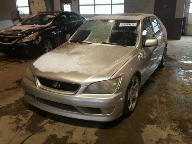 JTHBD192320050500 - 2002 LEXUS IS 300 SILVER photo 2