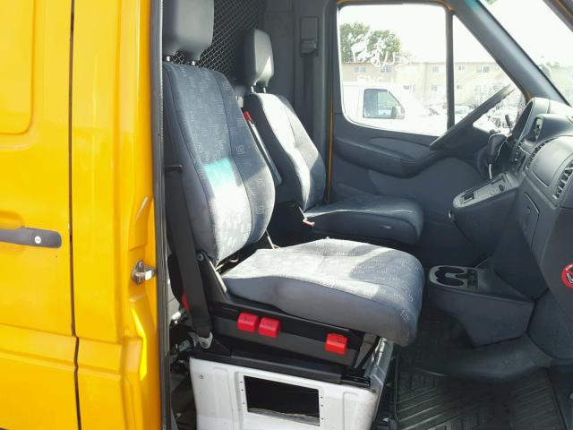 WD0PD644165962149 - 2006 DODGE SPRINTER 2 YELLOW photo 6