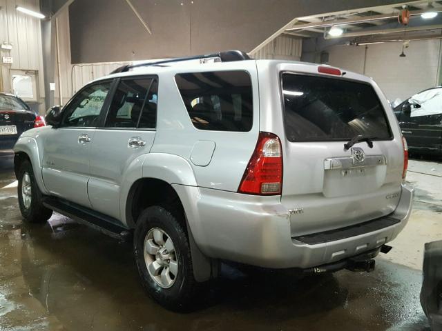 JTEBU14R860102243 - 2006 TOYOTA 4RUNNER SR SILVER photo 3