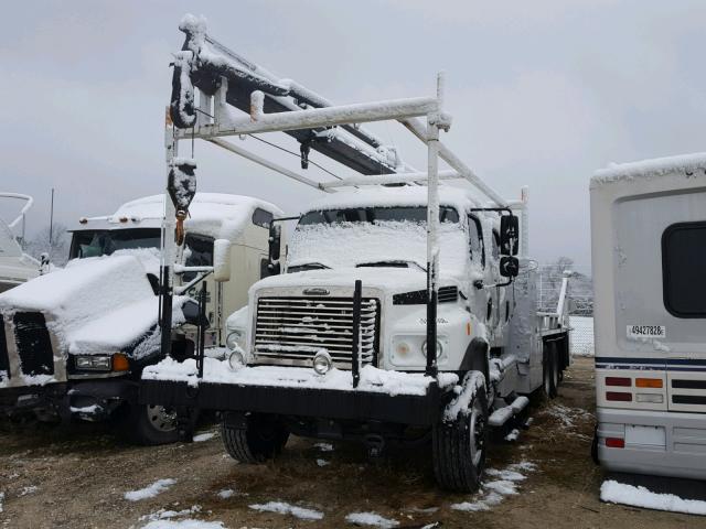 1FVHC3DJX7HY39247 - 2007 FREIGHTLINER M2 106 HEA WHITE photo 2