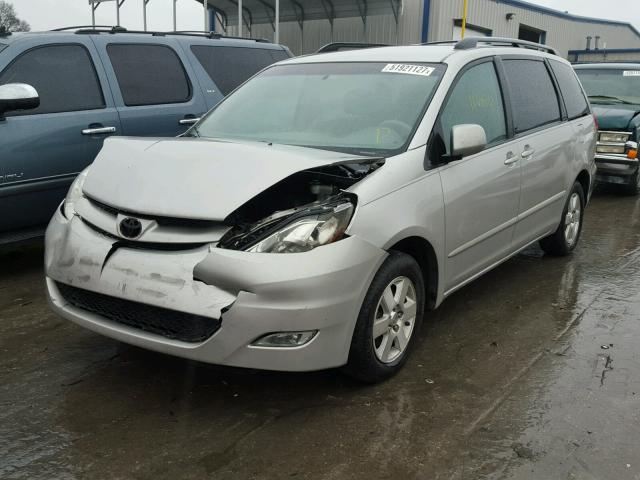 5TDZK22C77S016871 - 2007 TOYOTA SIENNA XLE SILVER photo 2