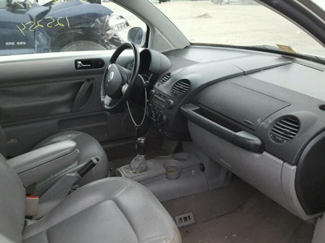 3VWCC21C41M416704 - 2001 VOLKSWAGEN NEW BEETLE 银色 照片 5