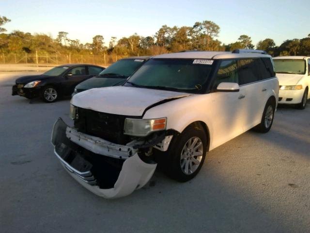 2FMDK52C09BA15184 - 2009 FORD FLEX SEL WHITE photo 2