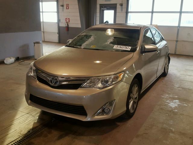 4T1BK1FK4DU534341 - 2013 TOYOTA CAMRY SE SILVER photo 2