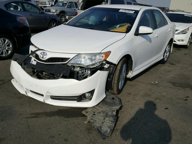 4T1BF1FK2CU119795 - 2012 TOYOTA CAMRY BASE WHITE photo 2