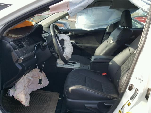 4T1BF1FK2CU119795 - 2012 TOYOTA CAMRY BASE WHITE photo 5