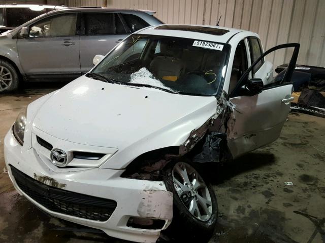 JM1BK343981173563 - 2008 MAZDA 3 HATCHBAC WHITE photo 2