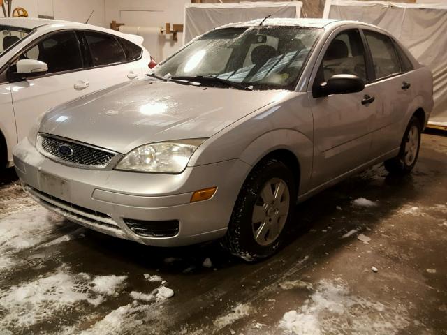 1FAHP34N37W334722 - 2007 FORD FOCUS ZX4 SILVER photo 9