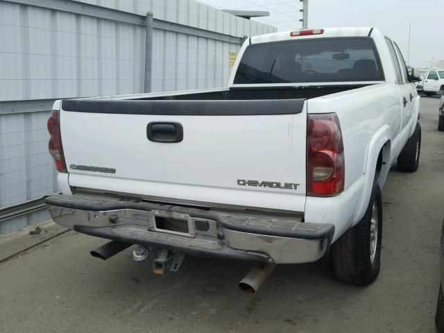 1GCHC23U03F229851 - 2003 CHEVROLET SILVERADO WHITE photo 4